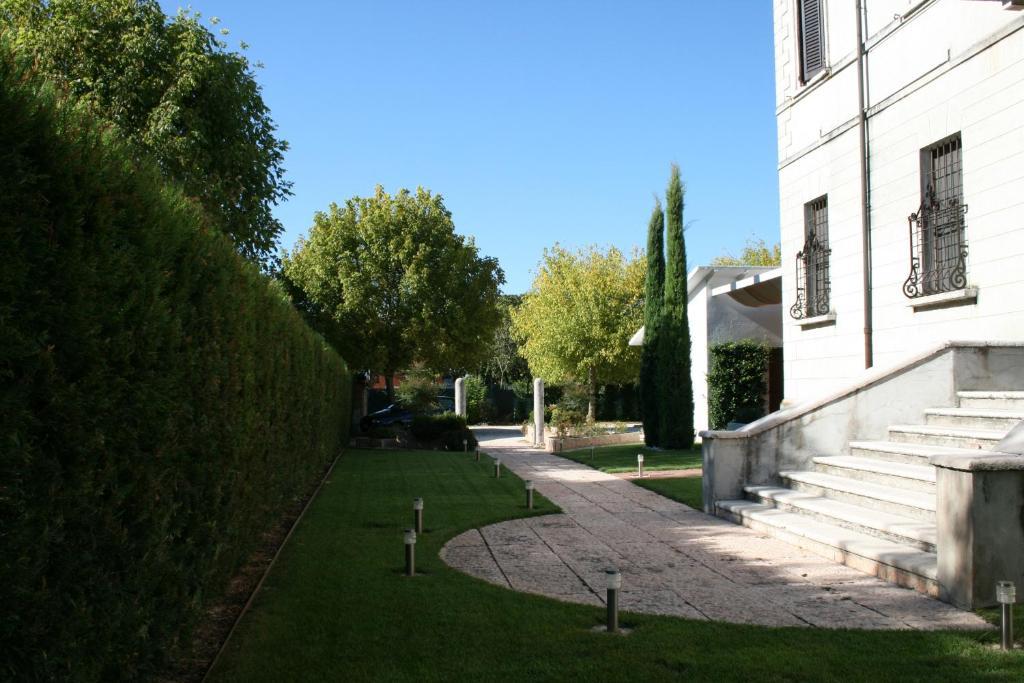 Residenza La Villa Mântua Exterior foto